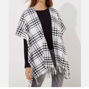 NWT Womens Ann Taylor LOFT White/Black Plaid Poncho Fringe Wrap Size M/L